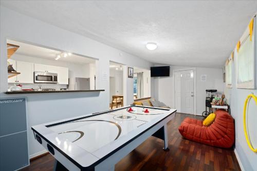 Joyful Stay Near Med Center Ping Pong Air Hockey