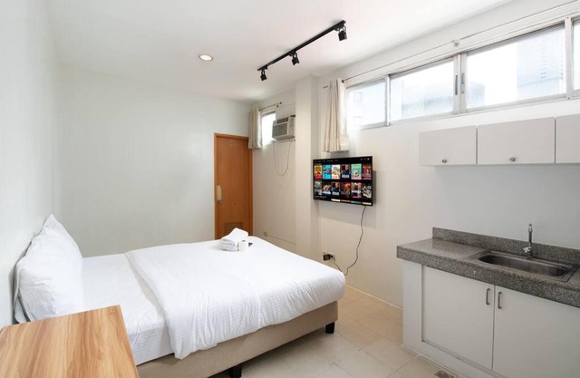 JP Santiago Studio Makati J301
