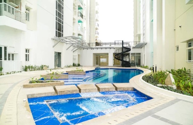 “JP Solana Staycation – Cozy Studio Near SM Manila with Pool & Gym Access!”