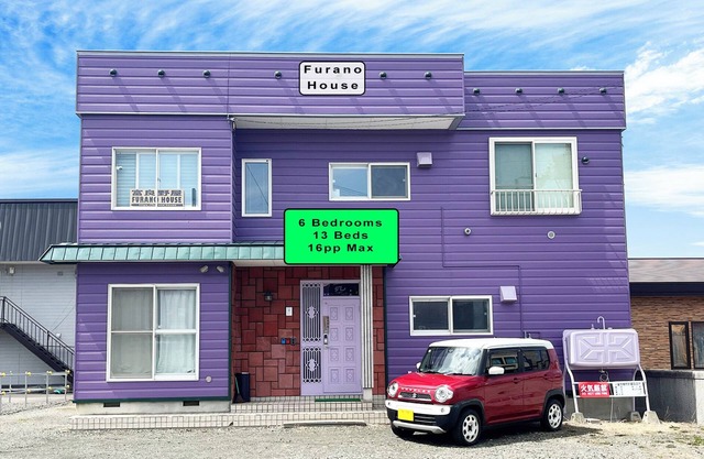 JR, 6 Bedrooms House, 13 Beds, Parking, Netflix