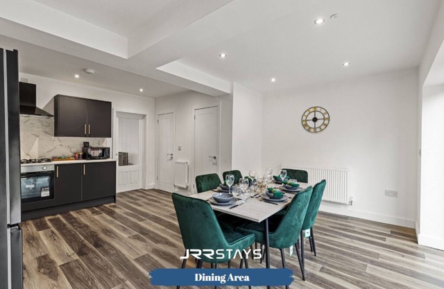 JRR Stays - West Midlands - Walsall - M6 J9 - WS2