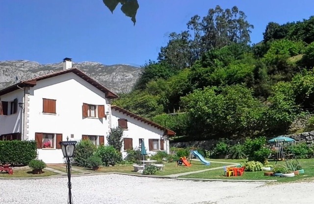 Juana, Village House, sleeps 8. Large families. Between Picos and beach.