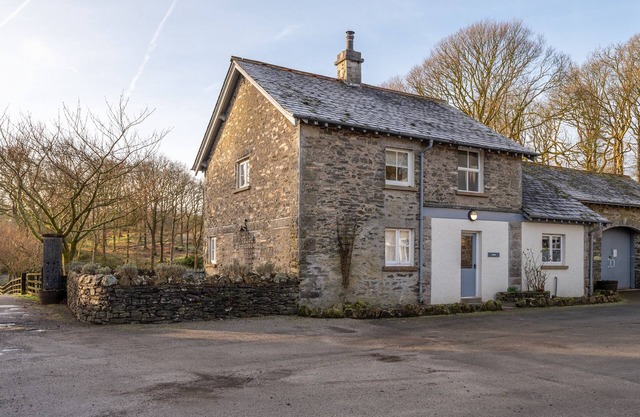 JUBILEE, pet friendly, with pool in Hawkshead