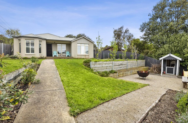 Juc Living - Idyllic four-bedroom coastal home in the heart of Jan Juc.