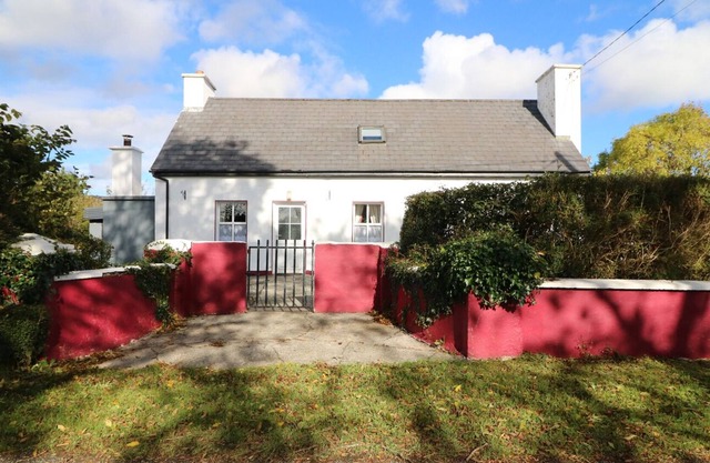 JULIE'S COTTAGE, pet friendly in Castleisland, County Kerry