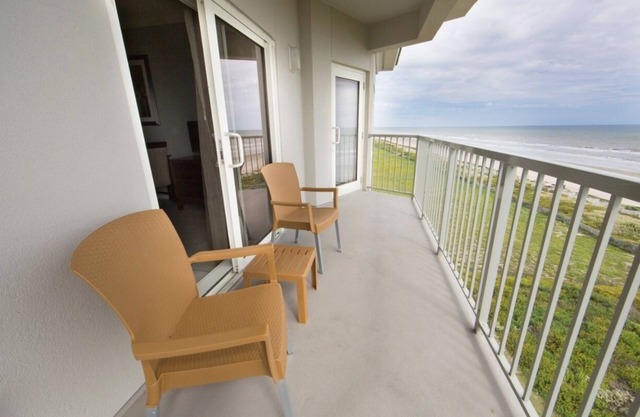 July 4th! Beachfront entire 1bed/1bath Condo!