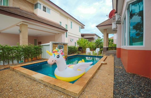 June Pool Villa