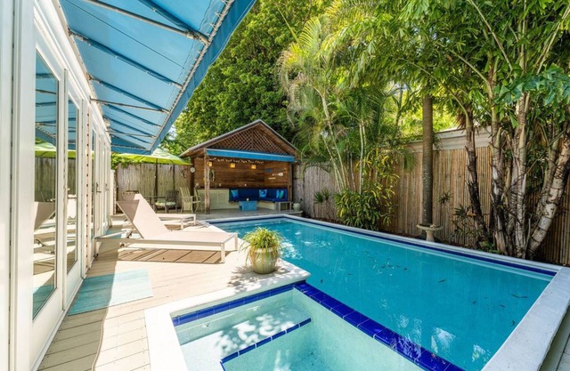 JUNE-SEPT. WEEKLY DISCOUNT! - BOTTOMS UP BUNGALOW 2 Bed/2 Bath PRIVATE POOL