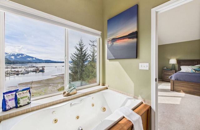 Juneau Oceanfront Home Overlooking Auke Bay