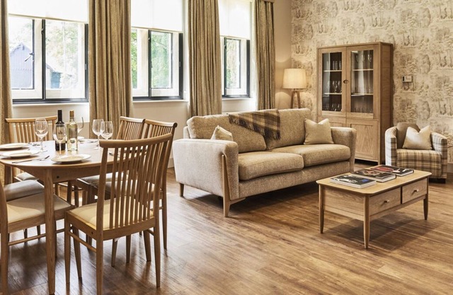 Juneberry House - Two Bedroom Villa, Sleeps 4