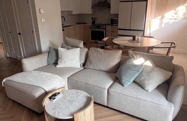 Junior Suite LavalnFreshly renovated apartment with High-end appliances