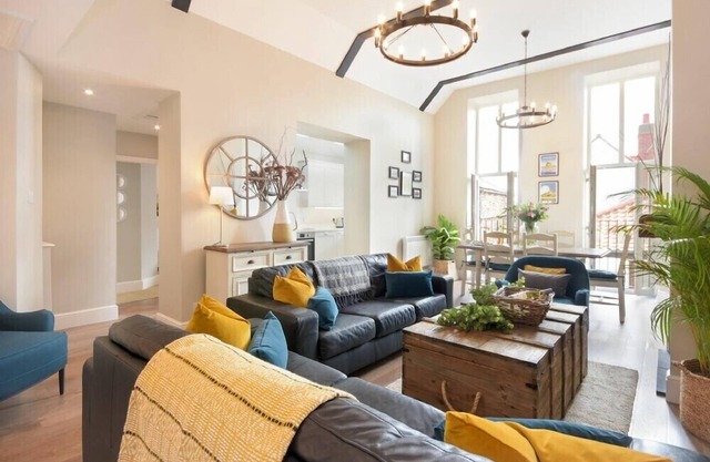 JUNIPER COTTAGE, pet friendly in Seahouses