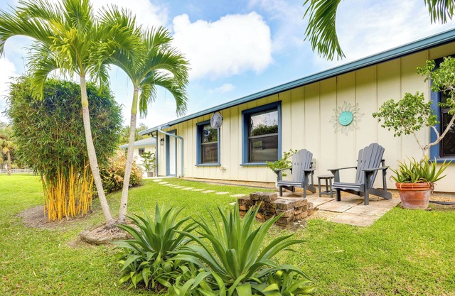 Jupiter Cottage w/Patio, Gas Grill & Fire Pit!