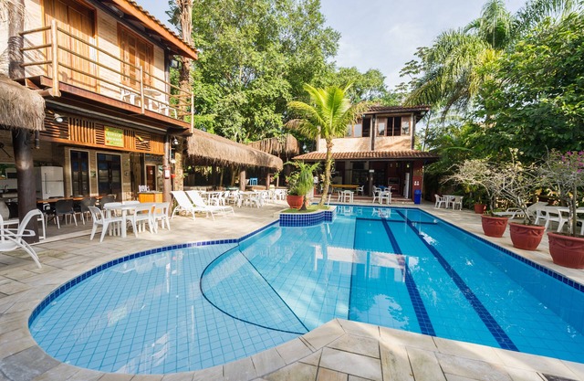 JUQUEHY - HOUSE WITH 4 SUITES, 14 PEOPLE, SWIMMING POOL, BARBECUE, GATED COMMUNITY