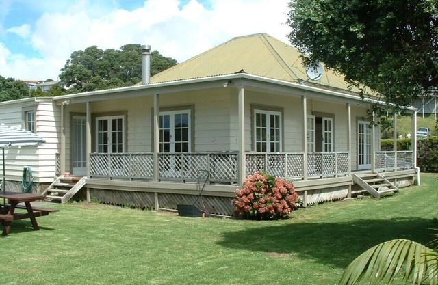 Just 2hrs from Auckland!Come swim, surf & fish while relaxing at Waipu Cove.