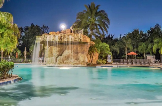 Just 5 miles from Walt Disney World!