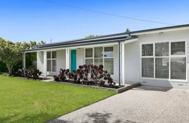 Just a short walk to Rye beach , 6 mins to Alba Springs and family friendly
