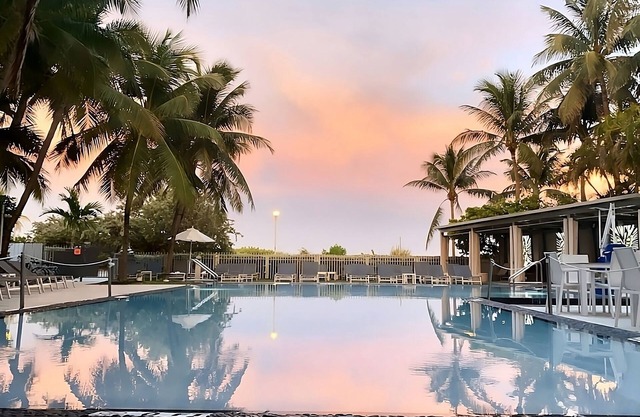 Just Minutes from Attractions! 4 Family-friendly Units, Pool, Garden View