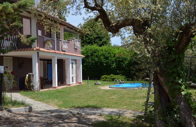 Just outside Rome. Apartment in a villa, with swimming pool.
