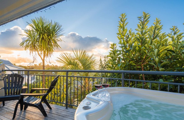 JUST RENOVATED - Privacy,DbleKayak,Wifi SKYTV SPA and (Car?)