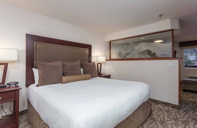 Just What You Were Looking For! On-Site Restaurant, Pet-Friendly, Free Parking