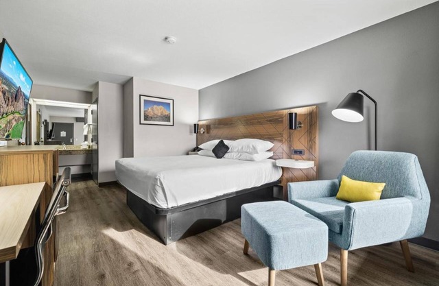 Just What You Were Looking For! Enjoy Pool Access, Free Breakfast & Free Parking