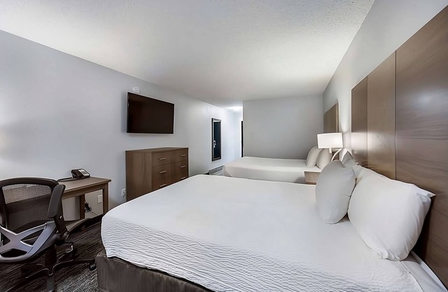 Just What You Were Looking For! 4 Spacious Units w/Free Continental Breakfast!