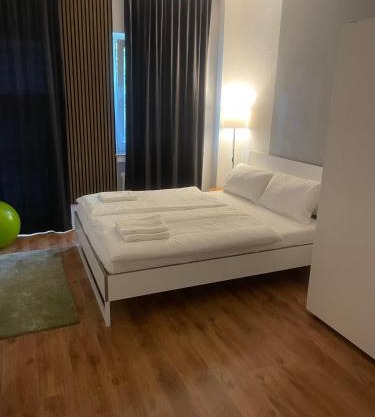 Köln Wohnung 4 min nähe von Hbf und Dom mit Garten ,Balkon & office