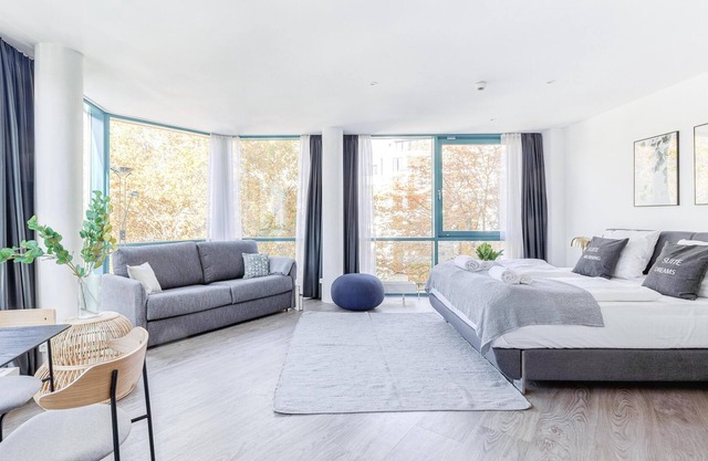 Köln Friesenplatz | Suite XXL + Sofa Bed (LT)