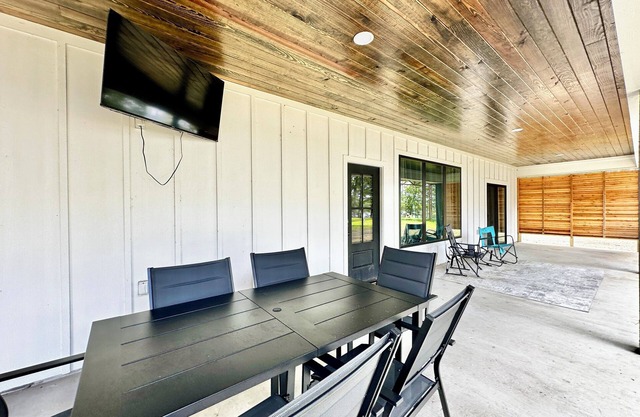K&K Getaway! Brand New on the Bend! Tournament Fisherman's Dream!