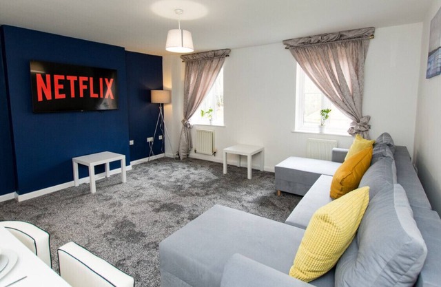 K Suites - Modern 3 Bedroom House w/ free Wi-Fi