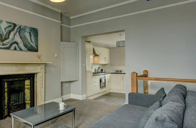 K Suites - Spacious 2 bed Apt w/ free parking