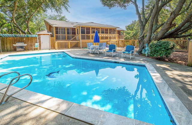 K0028 Seascape Cottage. Private Pool, 300 Yards to the Beach