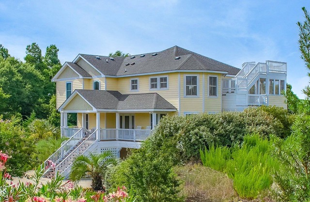 K0029 Show Boat scenic rental with pool, hot tub, and golf course views