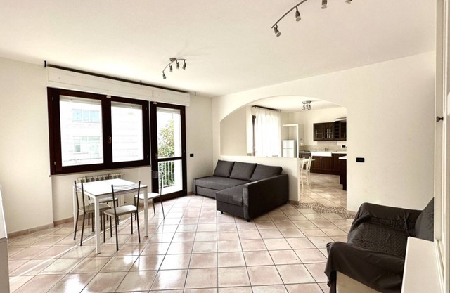 K03 - Castelfidardo, large four-room apartment convenient to services