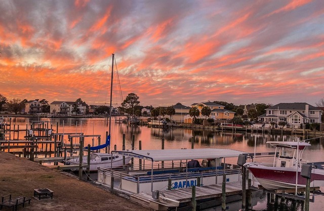 K1552 BeachBumz- Canalfront! Community Pool! Private Dock!
