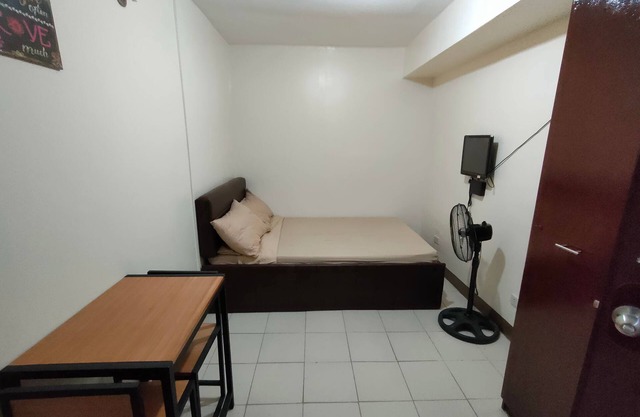 K1H Near Eastwood Pasig Studio Fan Room