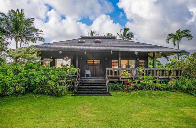 Ka Hale Lehua - a 3br/2.5ba home across from the beach in Hanalei