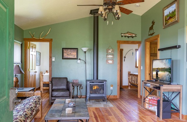 KABINO: NEW! Near Henrys Fork and Boat Launch Mtn View Fishing Snake River WiFi Grill
