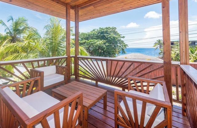 Kaia’s Oasis – New Modern Cabana Stay in West End