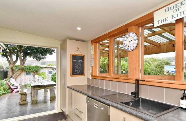 Kainga Cottage - Chill out and relax - perfect for families