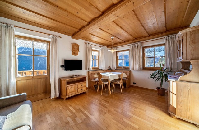 Kalchgruberhof Apartment Enzian with Lake View, Private Balcony, Terrace and Wi-Fi