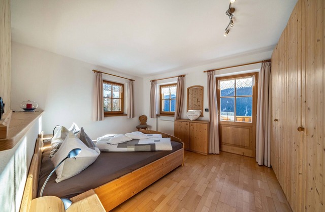 Kalchgruberhof Apartment Alpenrose with Lake View, Private Balcony, Terrace and Wi-Fi