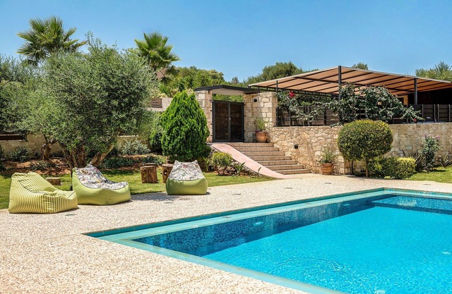 Kalisti Estate: 6-Bedroom/500m to Beach/Private Pool/Playground/BBQ Area