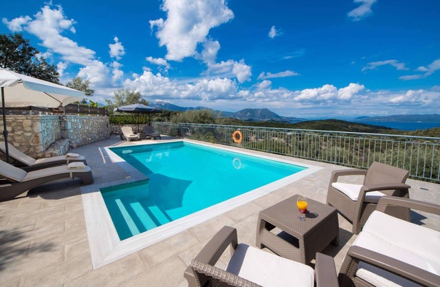 Kallia - Two Bedroom Villa, Sleeps 4