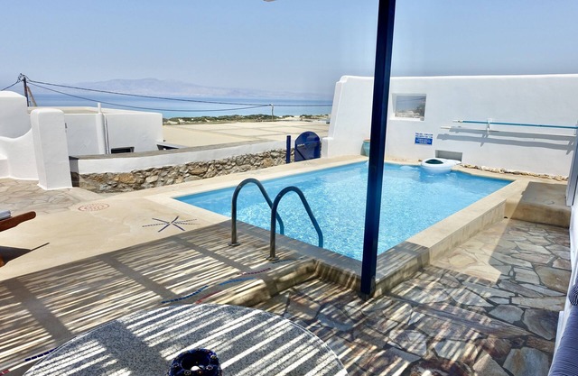 Kamari Villa-B w/private Pool & Jacuzzi