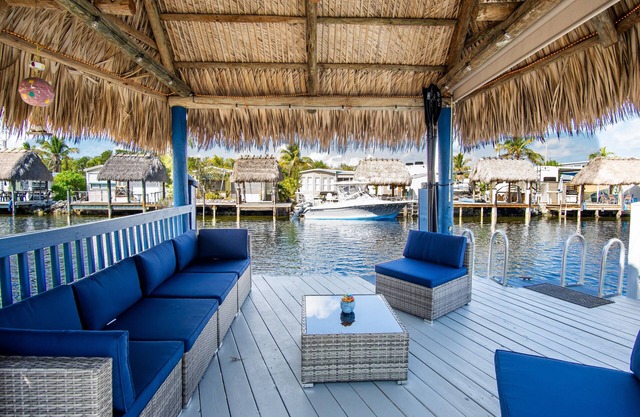 Kampground Waterfront Paradise/w Private Dock, BBQ and Kayaks