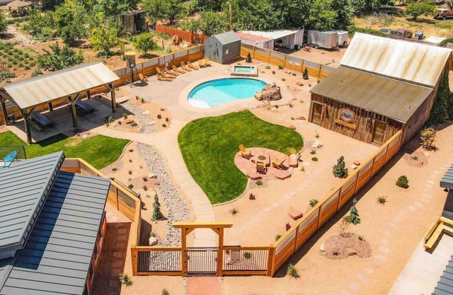 Kanab Retreat w/Private Pool & Rooftop Deck – Near Zion & Bryce