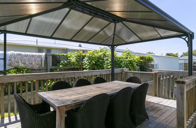 Karamu Retreat - great base for group or family, quiet area, two storey, sunny with outdoor deck.