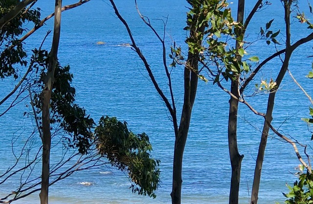 Karana Beach House - amazing views stroll to beach